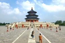 Китай възстановява пробно груповия туризъм
